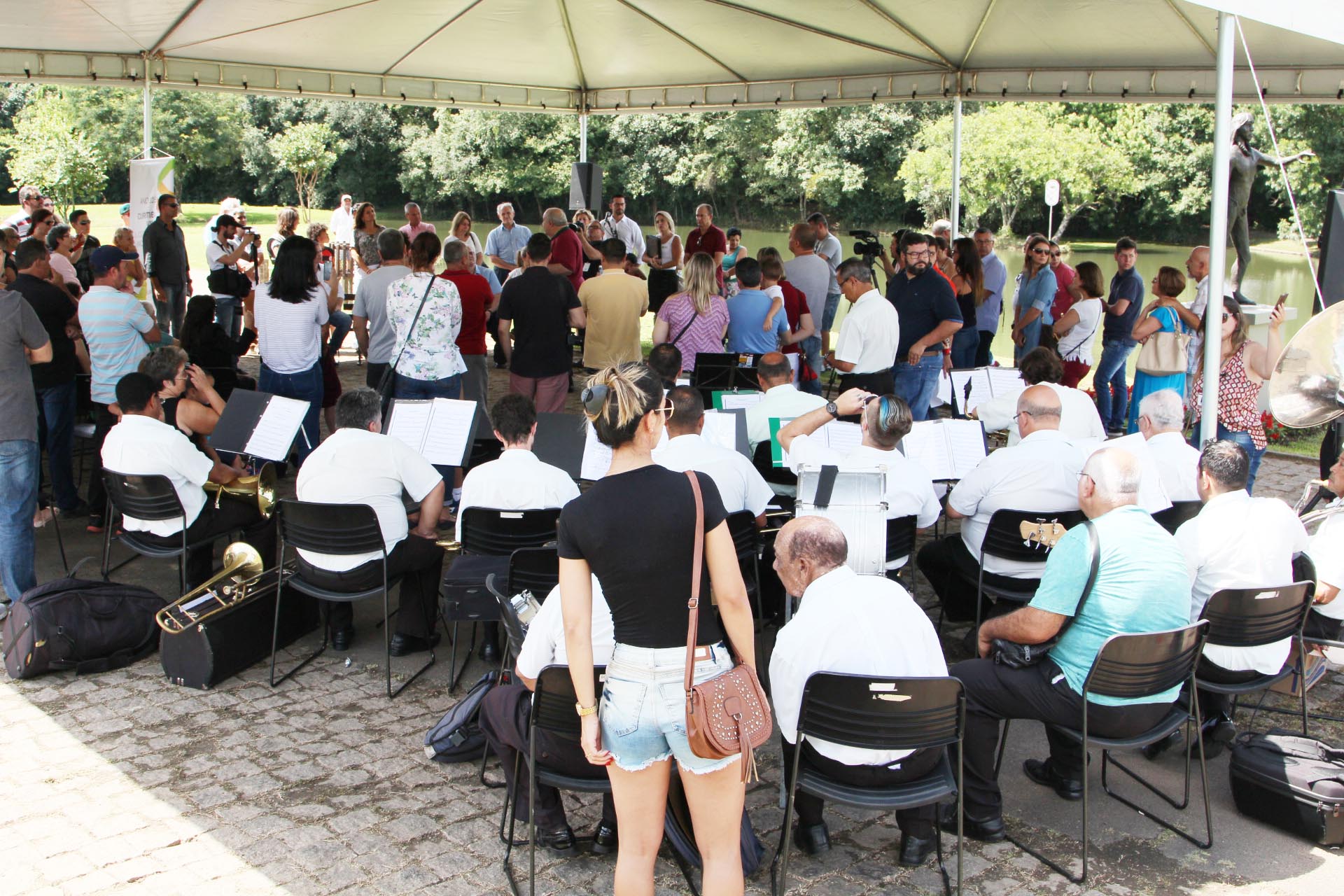 Parque da Vilinha do Atuba é entregue revitalizado e estátua de