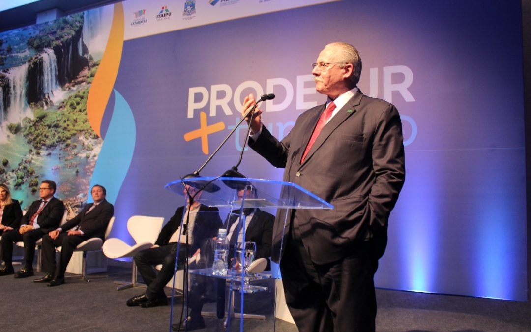 BRDE e Ministério do Turismo assinam protocolos para viabilizar projetos no Paraná